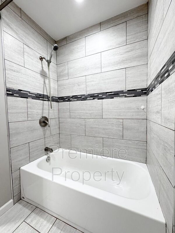 Building Photo - 10607 E Lexington Ave