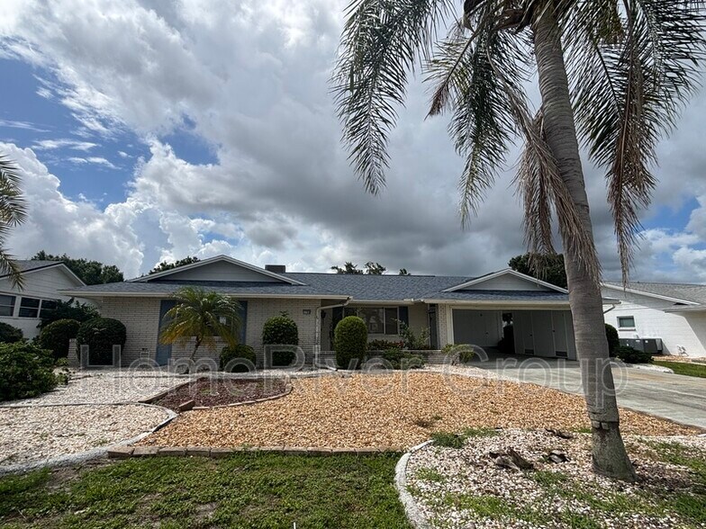 Building Photo - 1709 N Pebble Beach Blvd