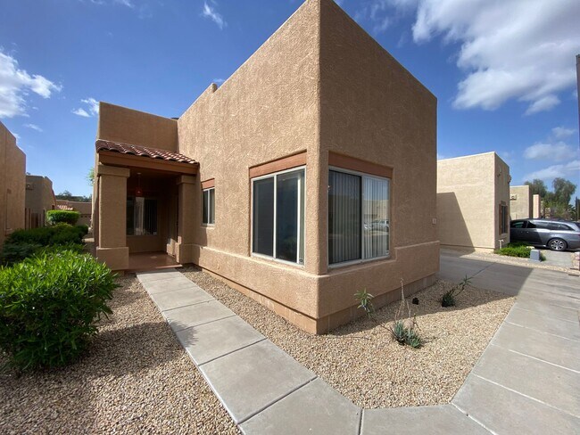 Building Photo - 1650 S Crismon Rd