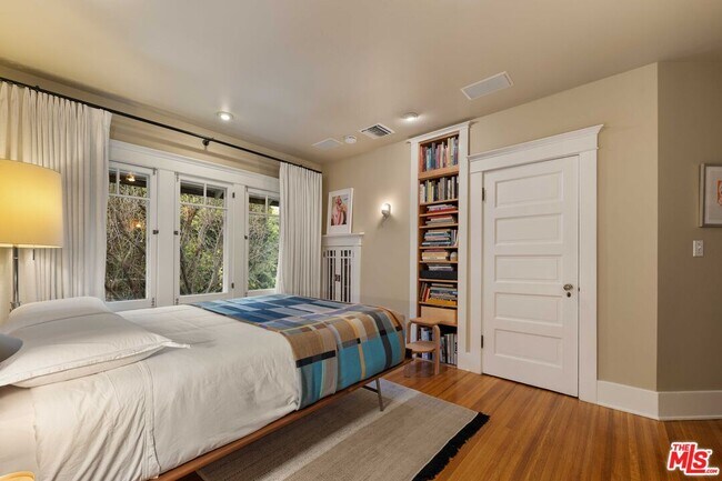 Building Photo - 8050 Jovenita Canyon Dr