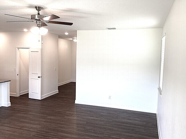 Building Photo - 378 Sandstone Dr
