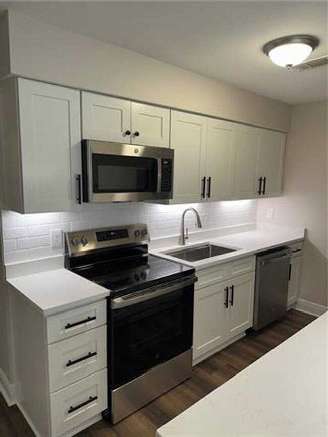 Building Photo - Waterfront Condo