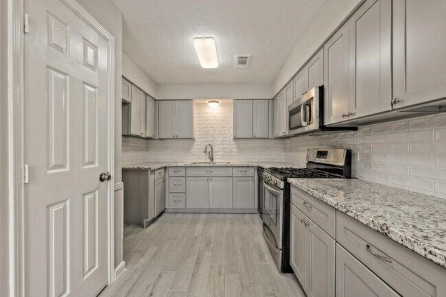 Building Photo - 23906 Spring Towne Dr