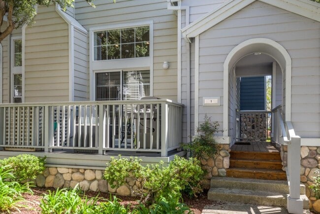 Building Photo - 1 Passage Ln