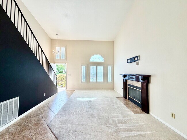 Building Photo - UPGRADED 2 BEDROOM TOWNHOME | SOLAR + PRIVATE YARD | SILVERADO RANCH / HENDERSON
