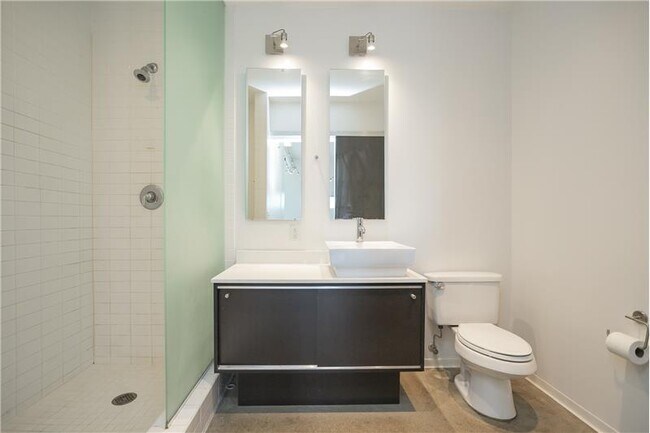 Building Photo - 2115 Yeaman Pl