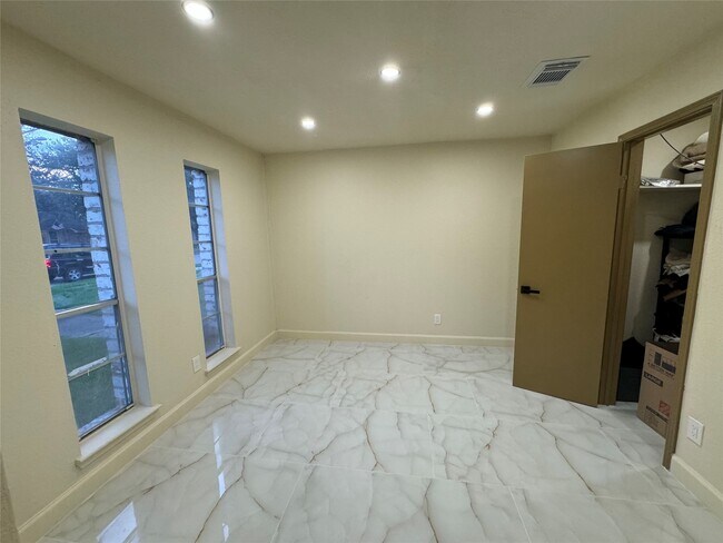 Building Photo - 23230 Canyon Lake Dr