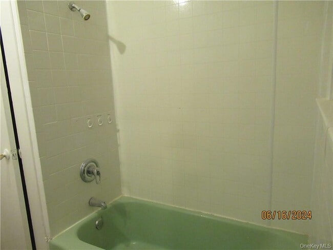 Building Photo - 82 North Rd