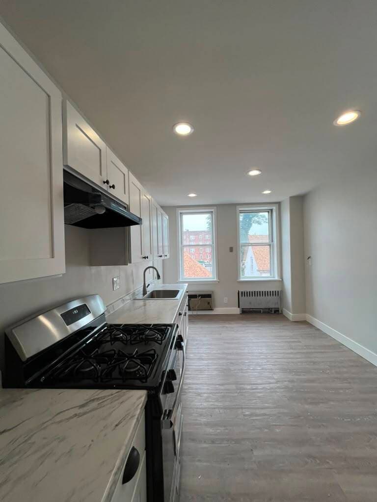 Building Photo - 735 Avenue C
