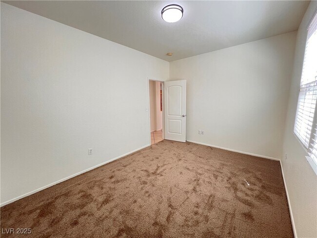 Building Photo - 5628 Granville Lake St