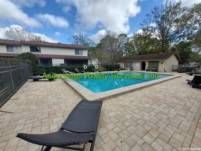 Building Photo - 2bed/1.5bath Condo in SW Gainesville minutes from UF, Shands & More!
