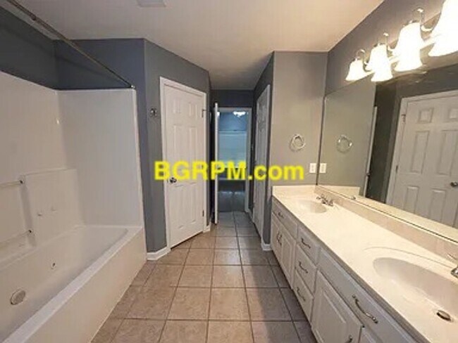 Building Photo - 4 Bdrm, 2 Bath, Cabot Home,