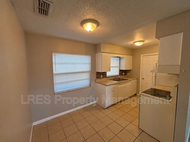 Building Photo - 2437 Chase Ave