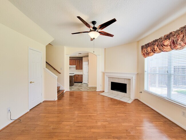 Building Photo - 11147 Carriage Lake Dr