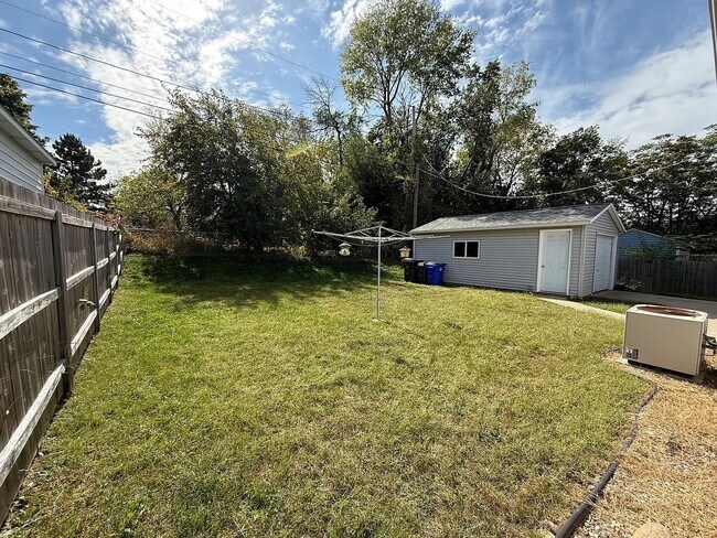 Building Photo - 1711 Keith Dr NE