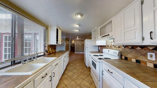 Building Photo - 10239 Catalpa Rd