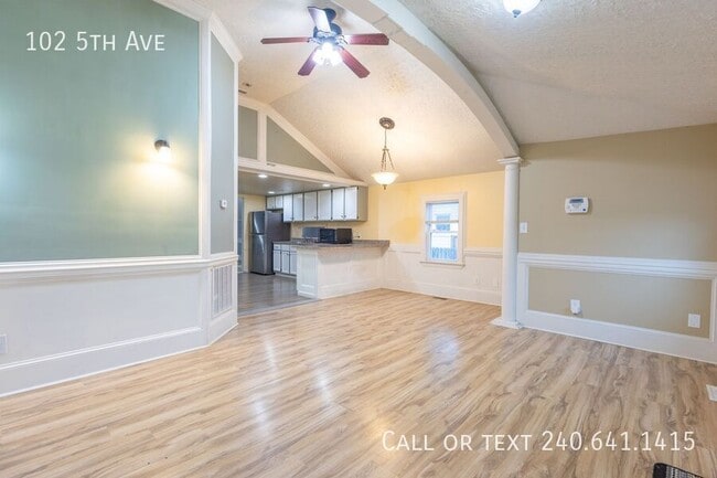 Building Photo - 102 5th Ave