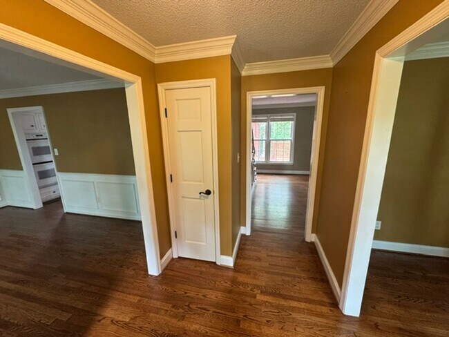 Building Photo - 483 Cambridge Way
