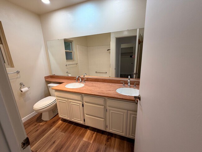 Building Photo - Nice Holmby II model home in Leisure Village 55+ Active Community