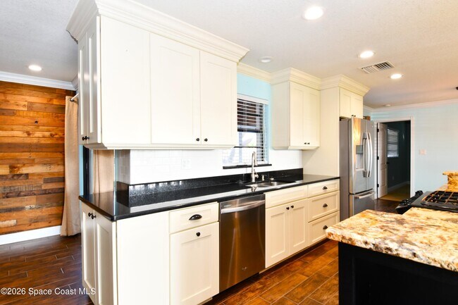 Building Photo - 405 Sparrow Dr