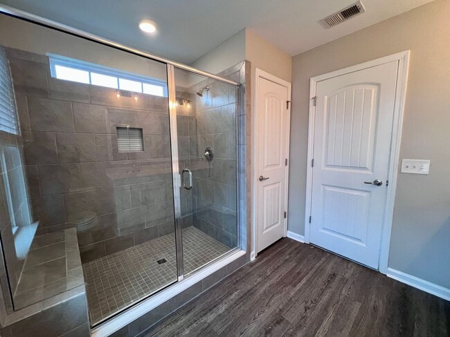 Building Photo - 3 bed/2.5 bath at end unit townhome in Berkeley Walk at Savannah Quarters with garage