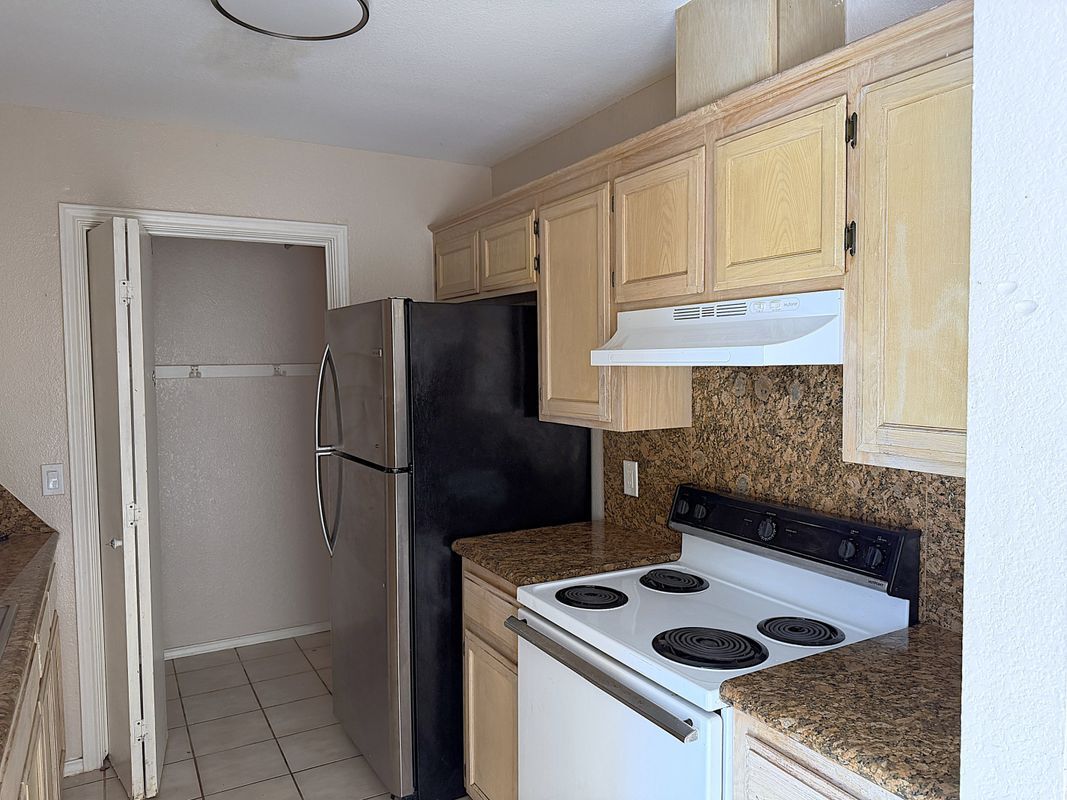 Building Photo - 716 Mynah Ave