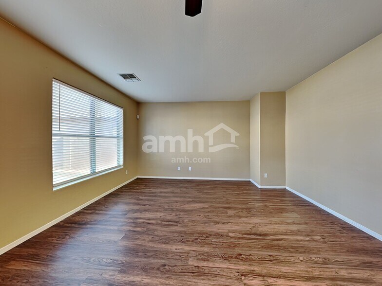 Building Photo - 3708 S 100th Glen