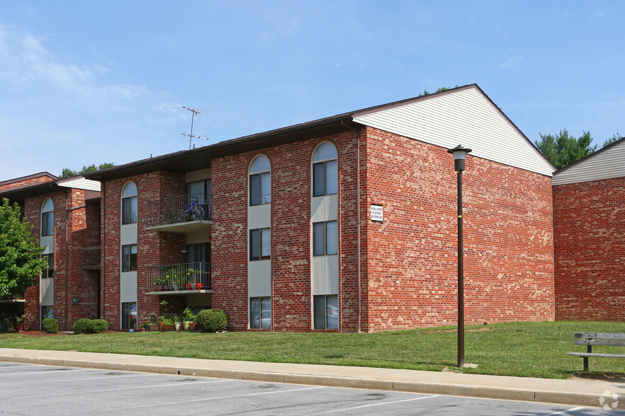 Building - Chatham Gardens