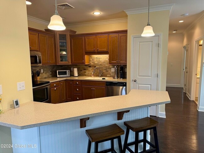 Building Photo - 10 Lancaster Pl