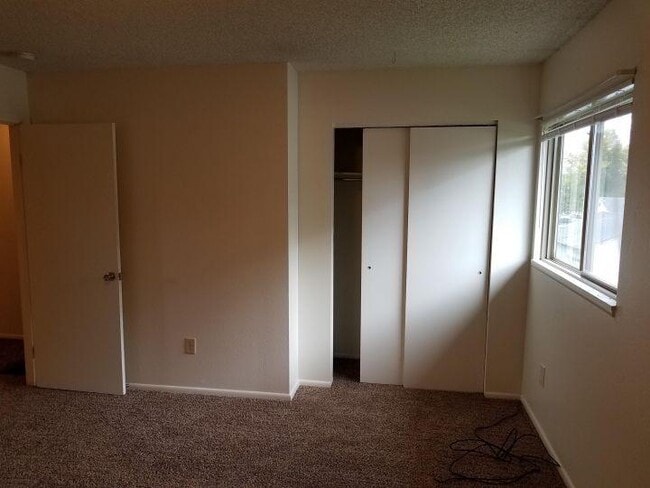 Building Photo - 3 bedroom in Billings MT 59101