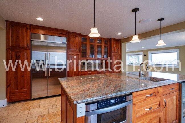 Building Photo - 105 Young Oak Rd