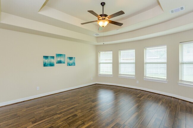Building Photo - 6122 Garden Lakes Ln