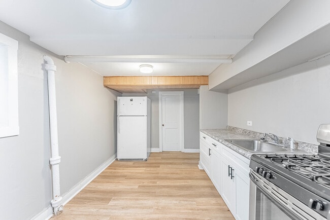 Building Photo - 2557 N Lockwood Ave