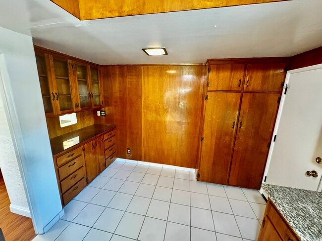 Building Photo - Beautiful Front House 2 Bed 1 Bath
