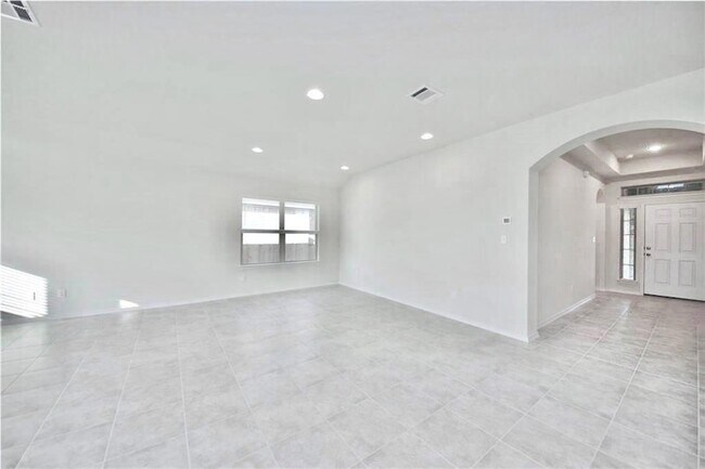 Building Photo - 1212 Matt Ln