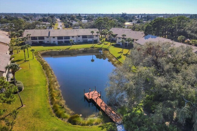 Building Photo - 370 3 Lakes Ln