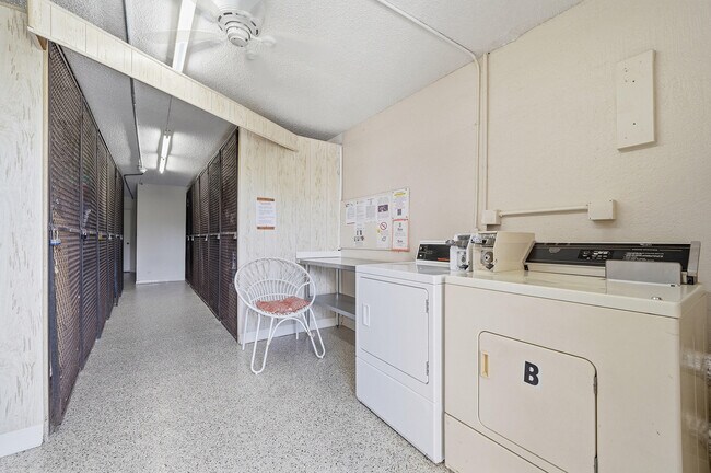 Building Photo - 2401 Antigua Cir