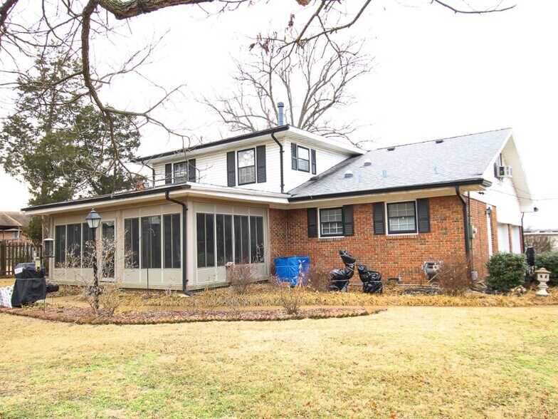 Building Photo - 4950 Lemay Ferry Rd