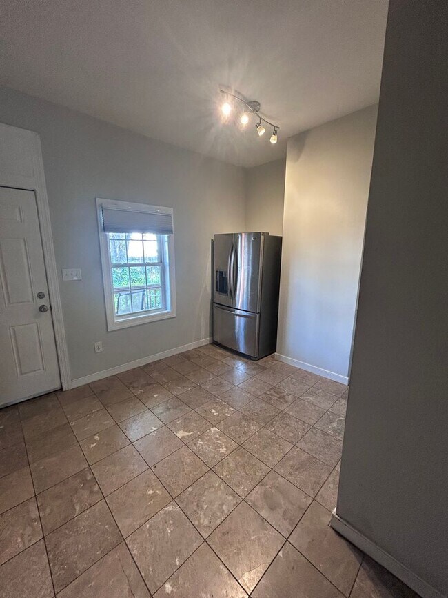 Building Photo - Charming 4-Bedroom Rental in The Fan District