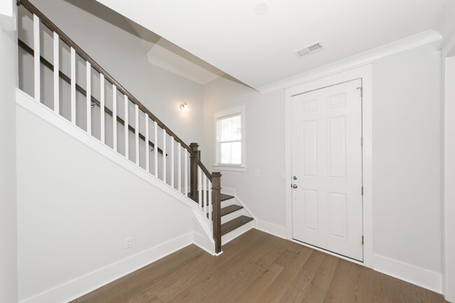 Building Photo - 1213 Captain Rivers Dr