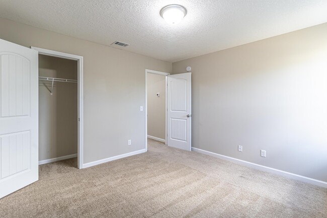 Building Photo - 1303 Windrow Dr