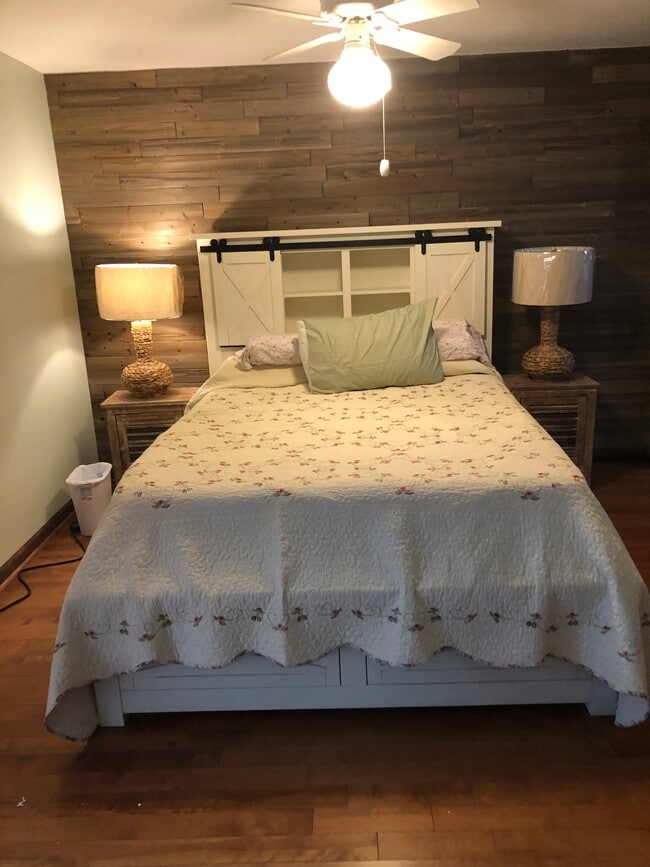 Building Photo - 33 Channel Ln