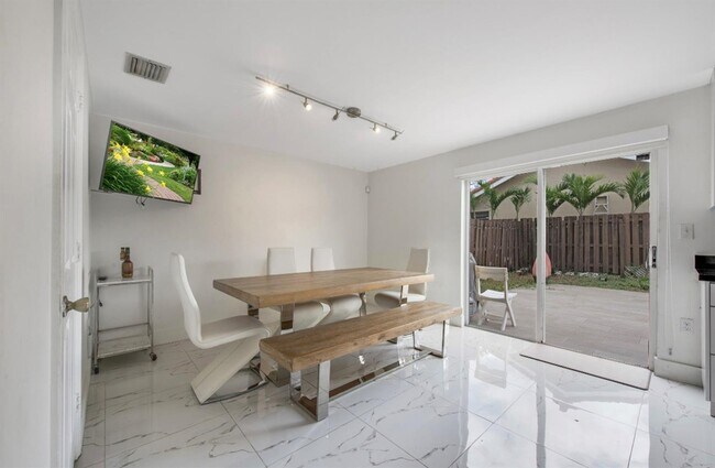 Building Photo - 18821 NW 84th Ct