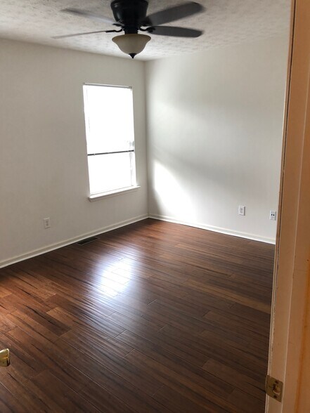 Building Photo - 104 Waterview Dr