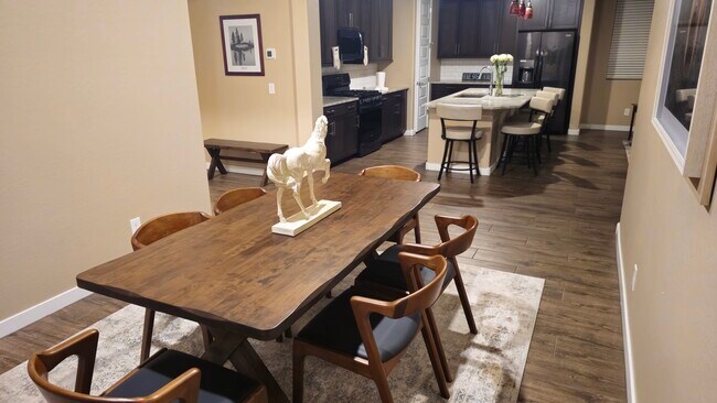 Building Photo - 9820 E Tupelo Ave