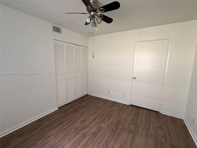 Building Photo - 8444 Shadow Ct