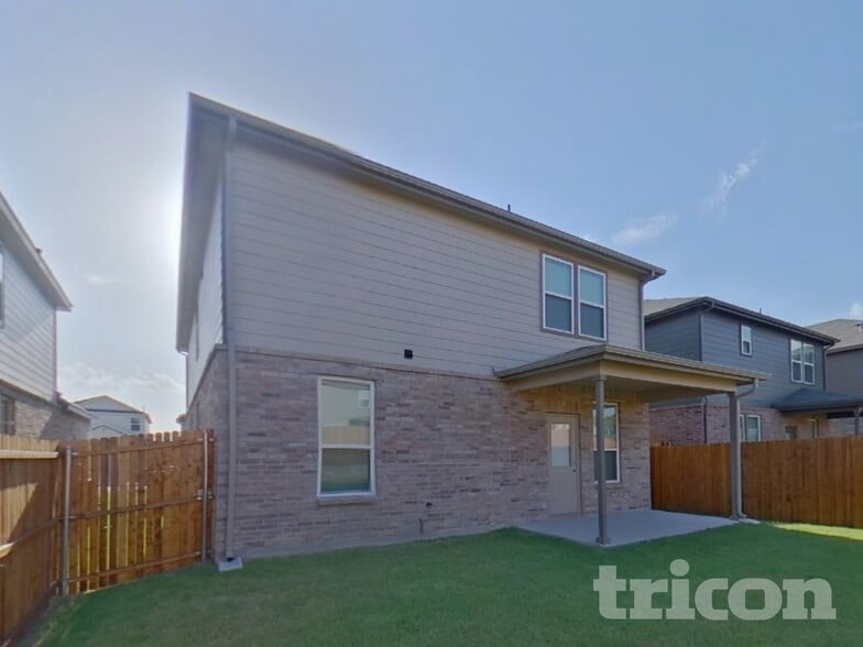 Building Photo - 2415 Carlow Ln