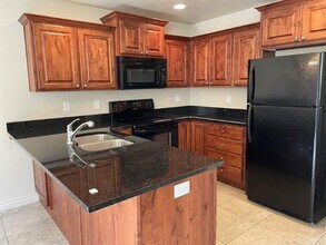 Building Photo - 3 Weeks Rent Free! | Spacious 3 Bed 2.5 Bath Townhome in West Haven | Garage + Pool Community Ame...