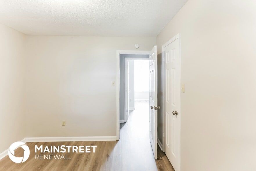 Building Photo - 6915 Blackthorn Dr