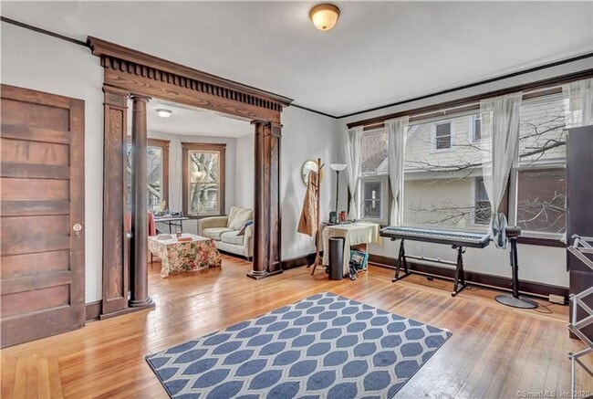 Building Photo - 122-124 Mansfield St